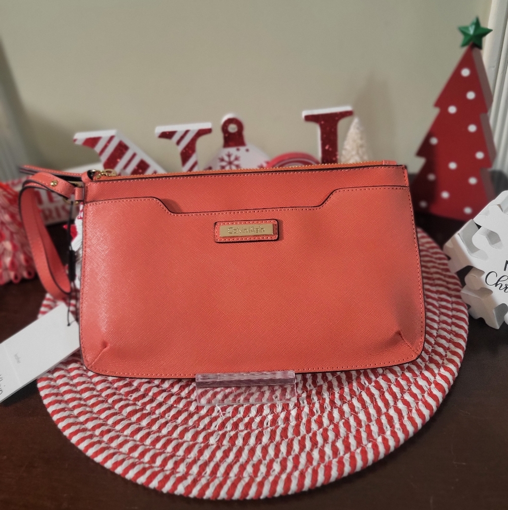 NWT Calvin Klein Large Leather Wristlet